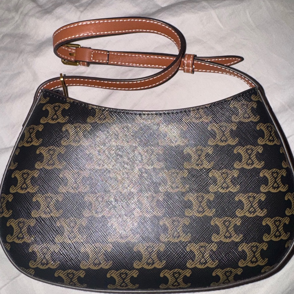 Minimalist Korean Leather Crossbody (Unbranded)